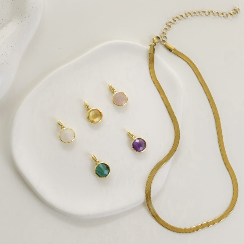 5 edelstenen + 1 ketting
